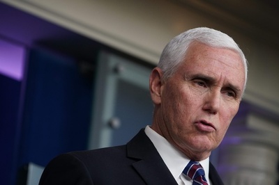 米副大統領、マスク着用方針を無視 病院視察時