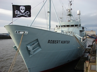 日本の捕鯨船に約300万円の懸賞金 - オーストラリア