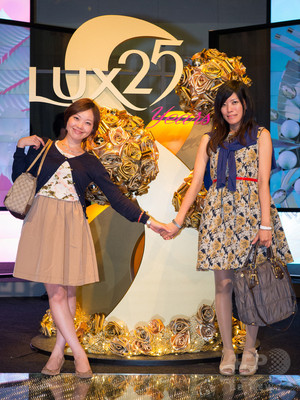 来場者がデジタルアート映像に、LUX25周年記念イベント開催 来場者がデジタルアート映像に、LUX25周年記念イベント開催
