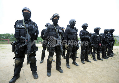 韓国海洋警察庁 特殊部隊の対テロ訓練を公開 写真8枚 ファッション ニュースならmode Press Powered By Afpbb News
