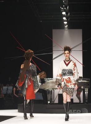 ロックをイメージした「着物」登場、Yoshikiデザイン 東京ファッションウィーク ロックをイメージした「着物」登場、Yoshikiデザイン 東京ファッションウィーク