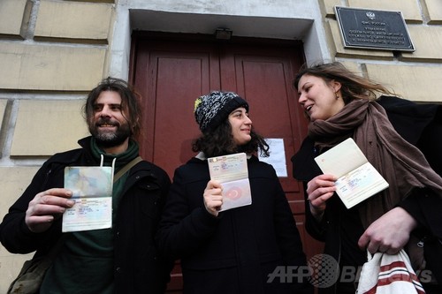 グリーンピース活動家らロシア出国、恩赦法で全員の起訴取り下げ