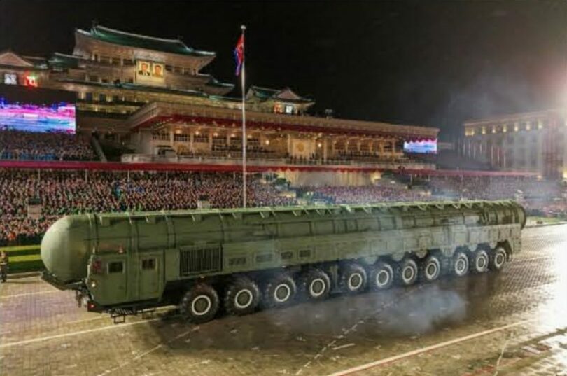 北朝鮮が2025年10月10日の朝鮮労働党創建80周年閲兵式で公開した新型大陸間弾道ミサイル「火星20型」＝労働新聞(c)KOREA WAVE