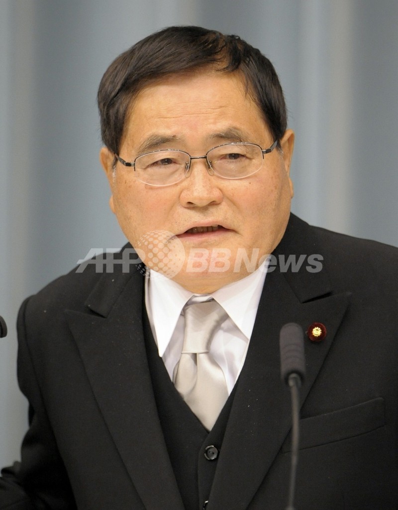 亀井郵政担当相「日本郵政の経営陣は10月いっぱいで一新」