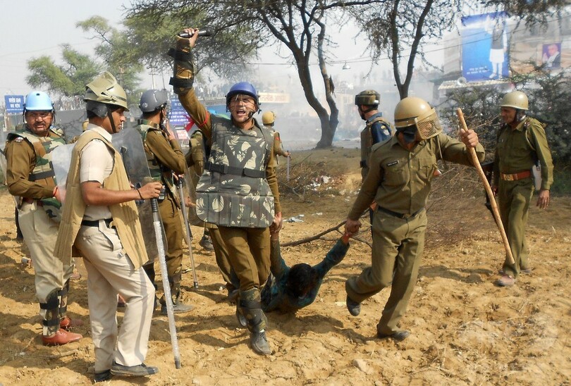 自称「神人」のインド教祖を逮捕、信者数千人と立てこもり抵抗