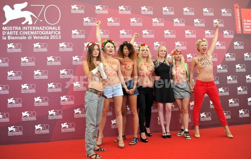 トップレス抗議「FEMEN」の創設者は男性、内幕描いた映画 ベネチアで上映
