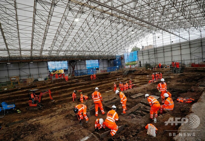 4万柱の遺骨、英史上最大級の発掘進む ロンドンの高速鉄道建設予定地
