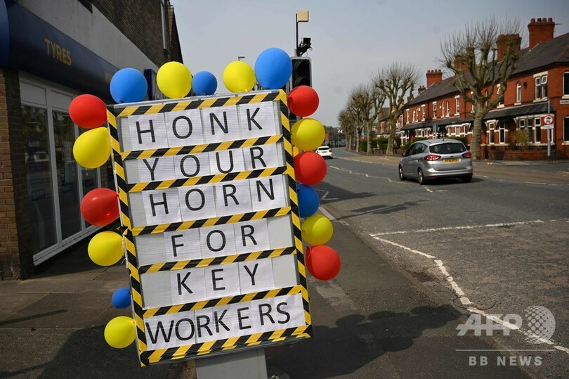 コロナ感染の英首相、回復に「良い進展」 英国の死者1万人に迫る