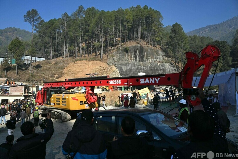 印トンネル崩落、上部からの縦穴掘削開始