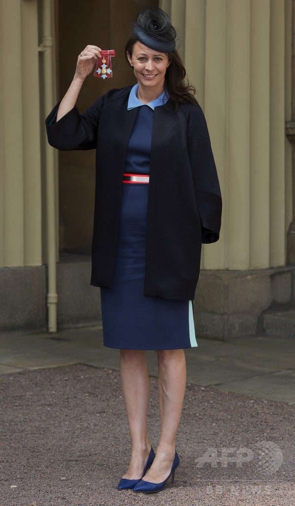 英国ファッション協議会CEOに、大英勲章第三位授与