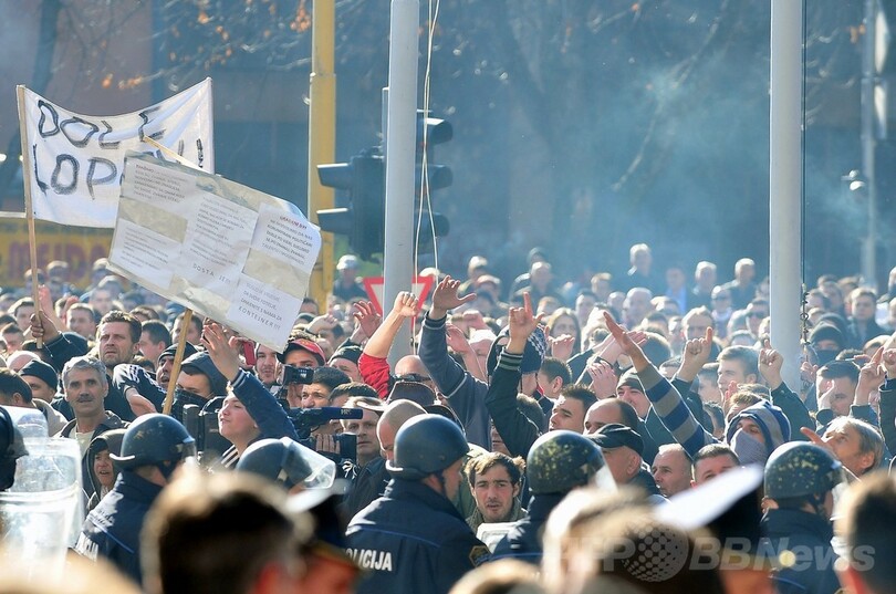 ボスニア・ヘルツェゴビナ各地にデモ拡大、150人以上負傷