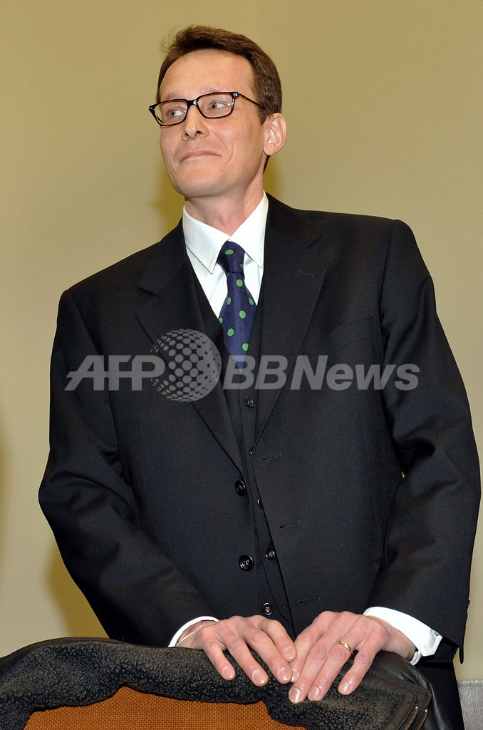 詐欺師「スイス・ジゴロ」に脅迫などで禁固6年、BMW大株主女性も被害