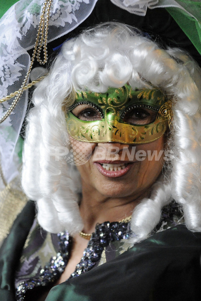 水の都ベネチアでカーニバル開催