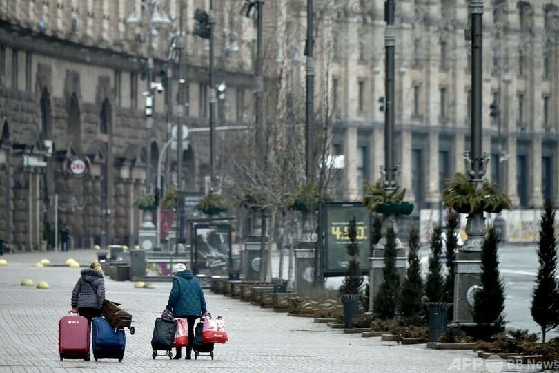 キエフ市民、地下室で身寄せ合う