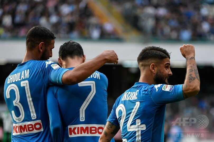 ナポリが首位キープ、自慢の攻撃力でサッスオーロ下す