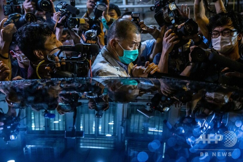 「闘い続けよ！」 保釈された香港紙の創業者、スタッフらを鼓舞