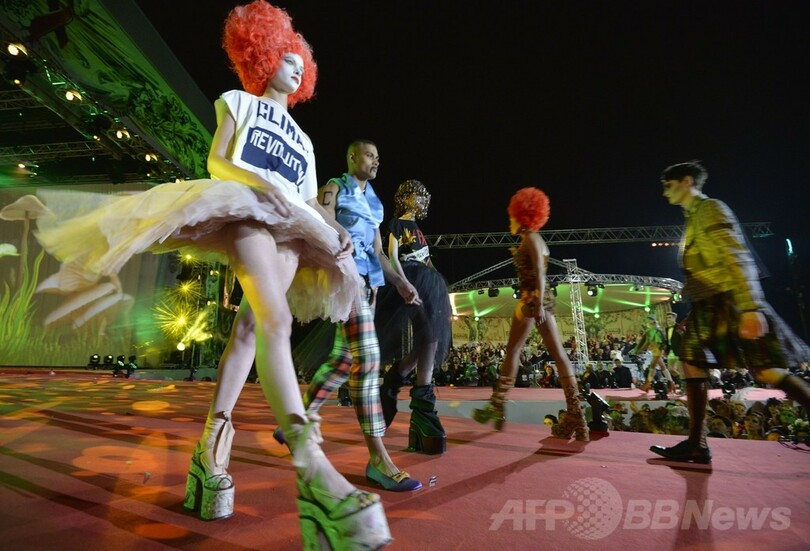 ひげがトレンド？欧州最大のエイズ・チャリティー、華やかに開催