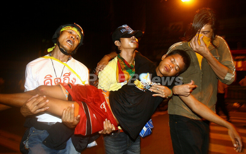 バンコクで暫定軍事政権の退陣求めるデモ、警察と衝突