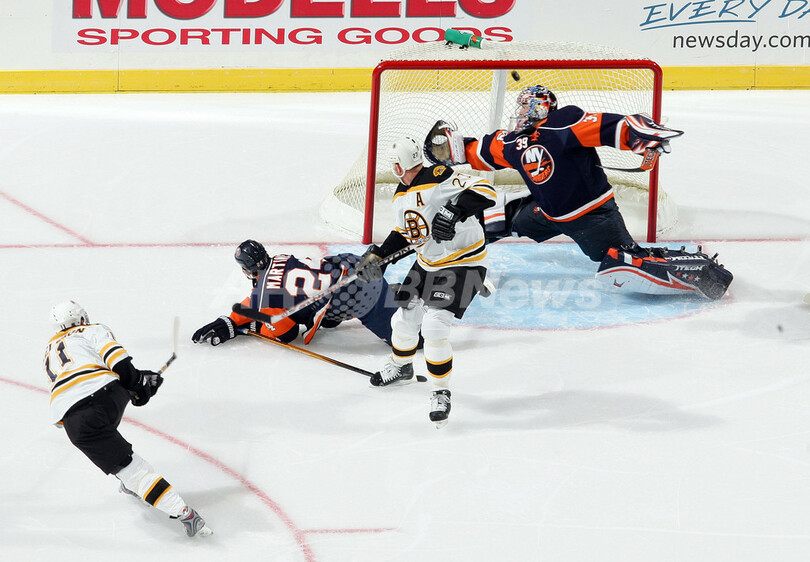 アイランダーズ ブルーインズを逆転で降す