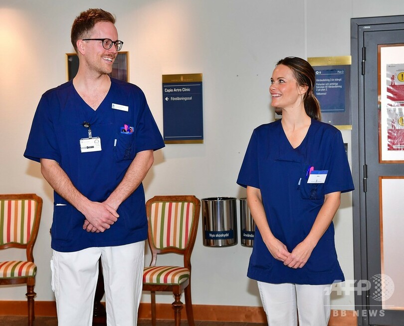 スウェーデンのソフィア妃、病院でボランティア開始 医療資源の不足緩和に貢献