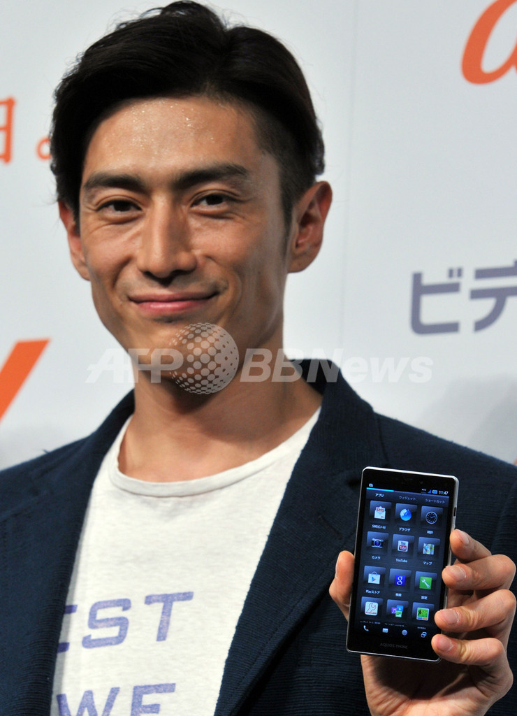 KDDI、au携帯の2012夏ラインアップを発表