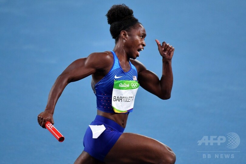 米国が異例の単独再レースで決勝進出、中国の敗退決まる 女子400mリレー