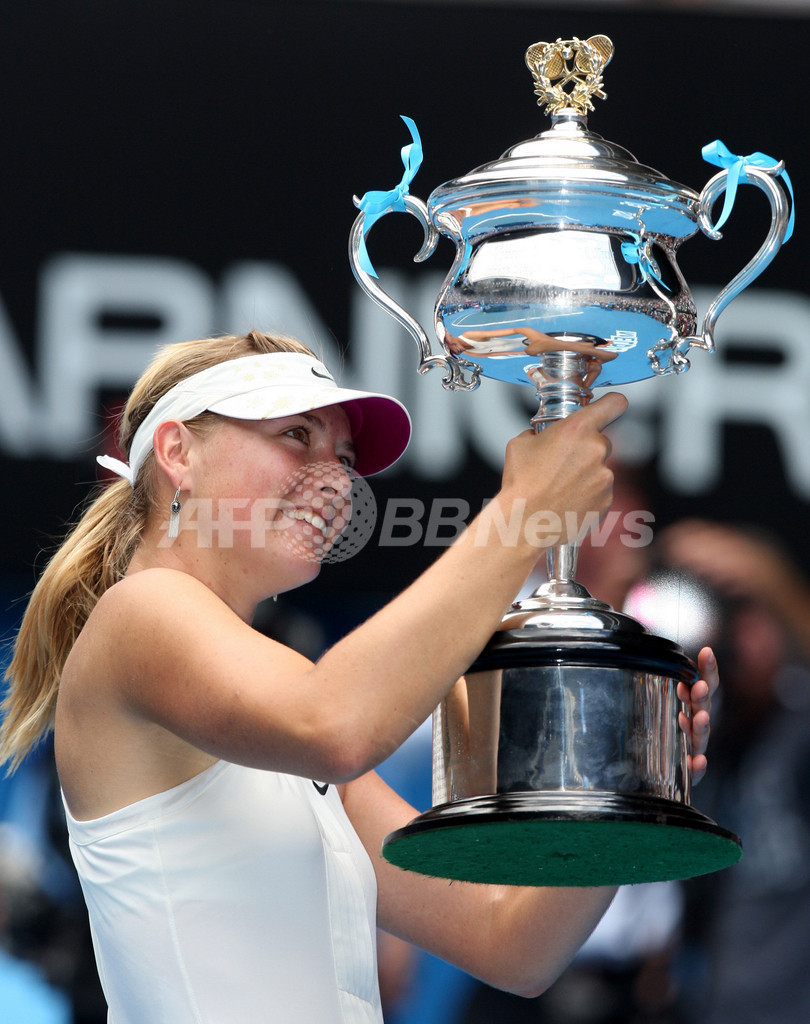 シャラポワ イワノビッチ降し全豪初制覇