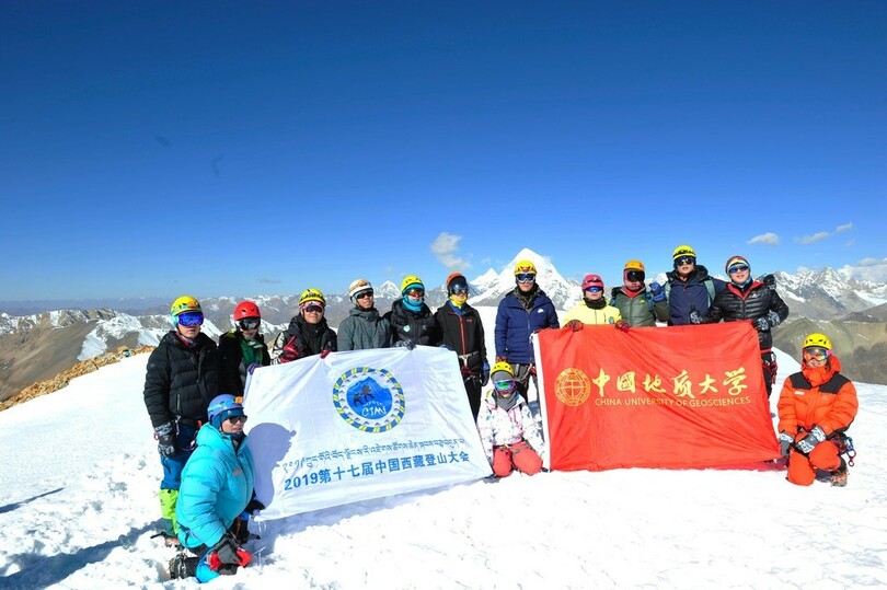 チベット登山大会開催、庶民の登山の夢をかなえる