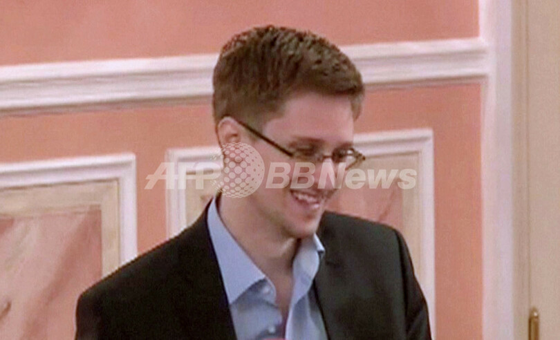 元CIA職員スノーデン容疑者、亡命後初の映像公開