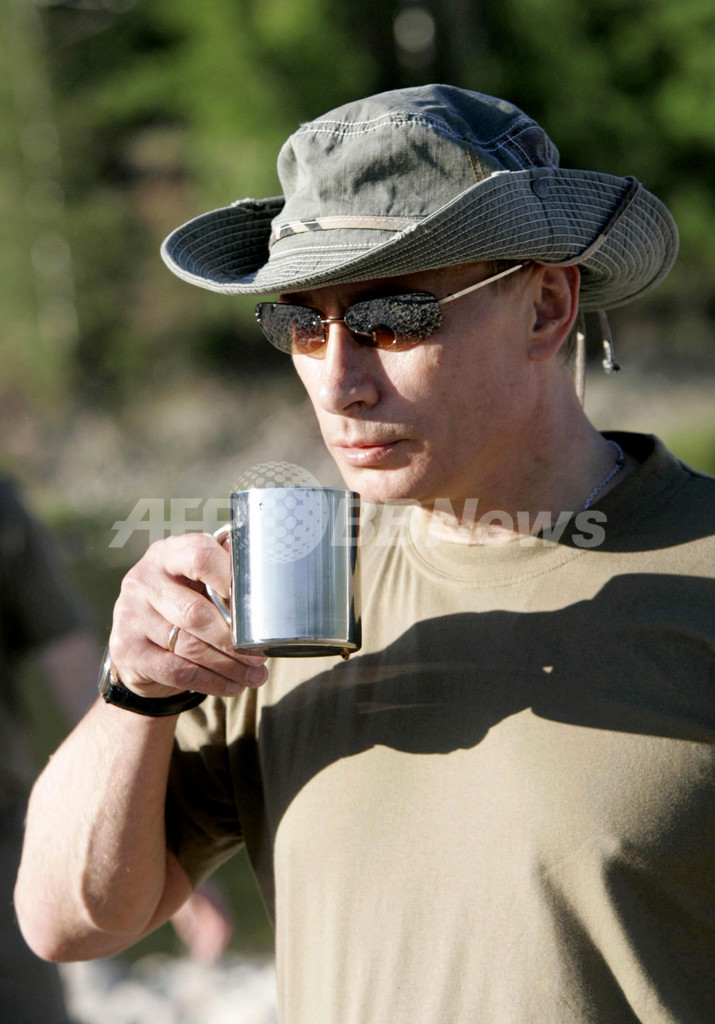 プーチン露大統領、くつろぎの中の勇姿