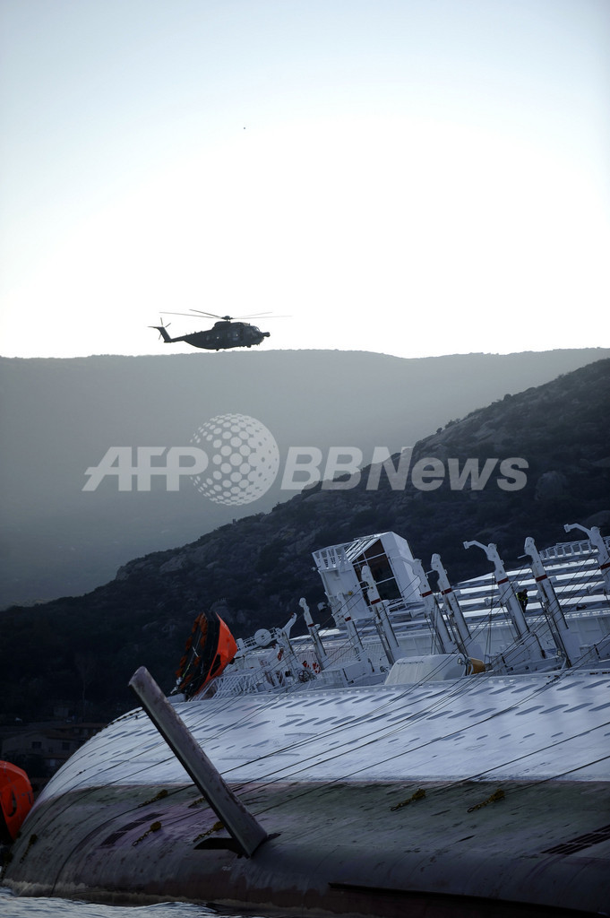 イタリア沖の大型客船座礁、船長を拘束 41人不明