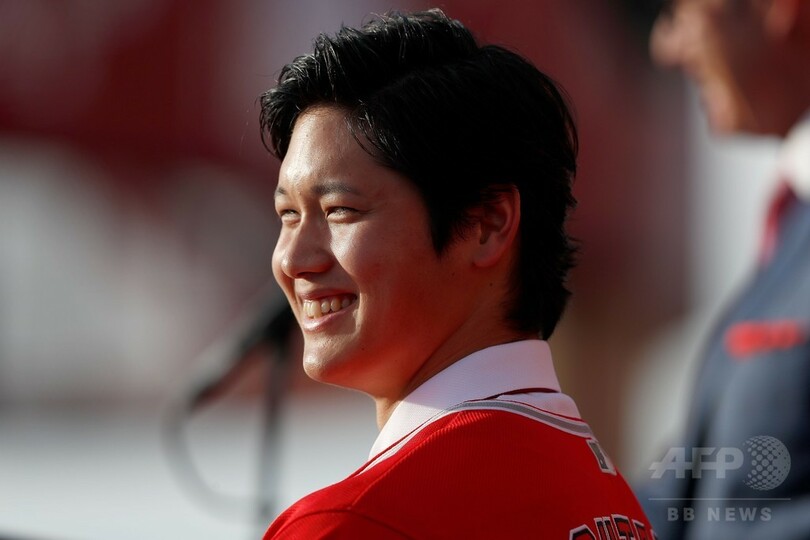 大谷翔平がエンゼルス入団会見、新天地で盛大な歓迎受ける