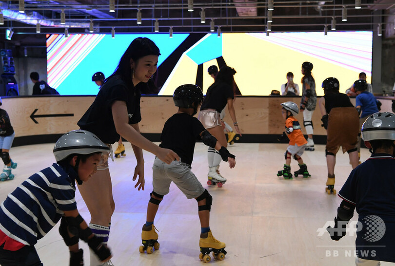 ソニービル跡地でローラースケート、ピンときたら「ウォークマン」通？ 銀座にオープン