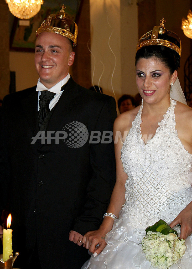 レバノンでスペイン人国連兵士と現地民間人が結婚式