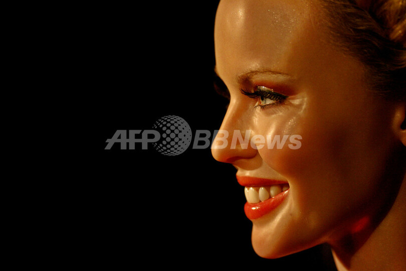マダム・タッソーにカイリー・ミノーグの蝋人形がお目見え - 英国