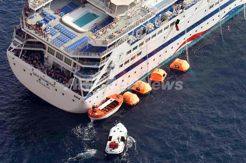 エーゲ海でクルーズ船が座礁、乗客乗員は全員無事避難 - ギリシャ