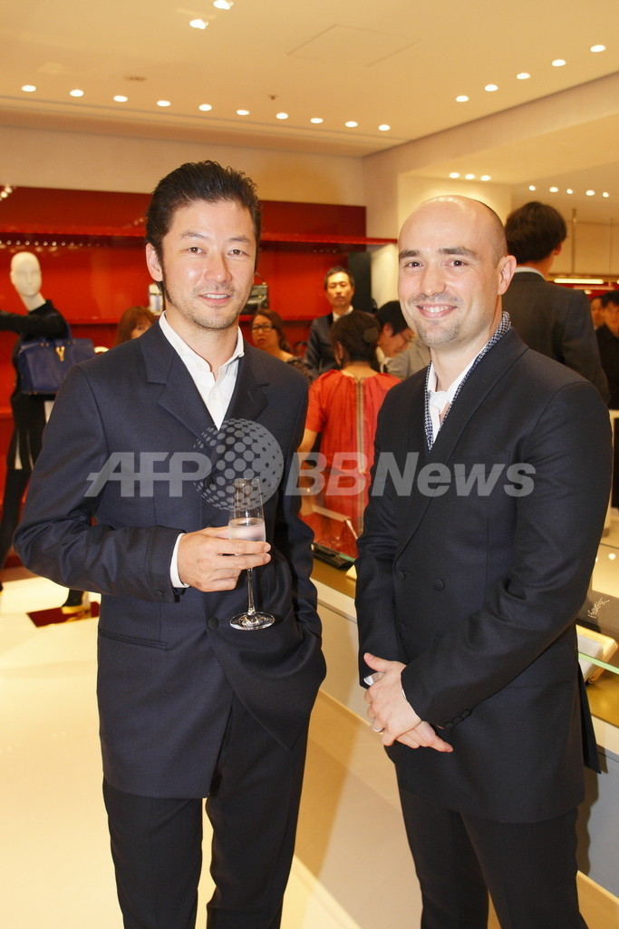 ＜Party＞イヴ・サンローラン 表参道店リオープン、夏木マリがシークレットライブ