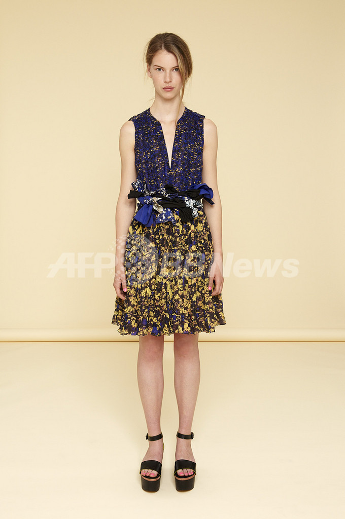 ＜11年クルーズ・コレクション＞キャシャレル、新作を発表