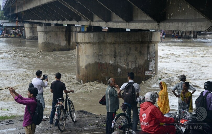 インド東部で豪雨、一部で橋が壊れる被害も
