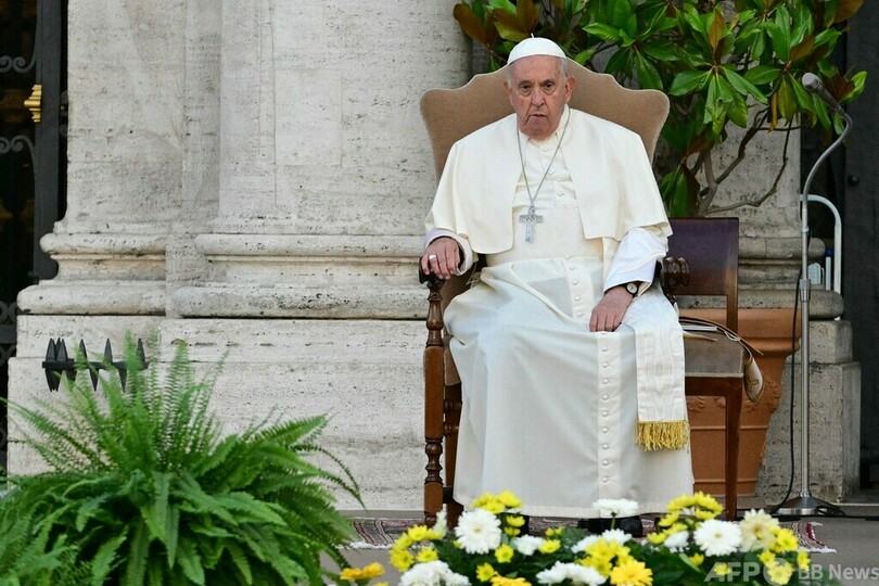 ローマ教皇、男性同性愛者への侮蔑語を再び使用 報道