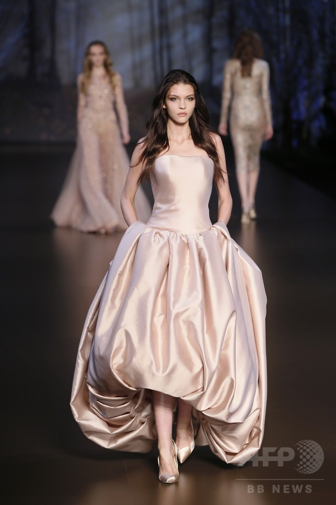 森に逃げ込んだロシア皇后をイメージ、「ラルフ＆ルッソ」15/16年秋冬オートクチュール