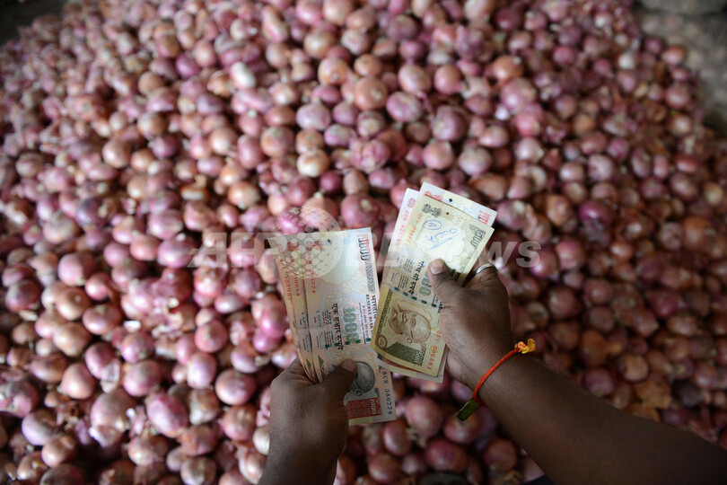 インドでトラック乗っ取り、目的は積み荷のタマネギ