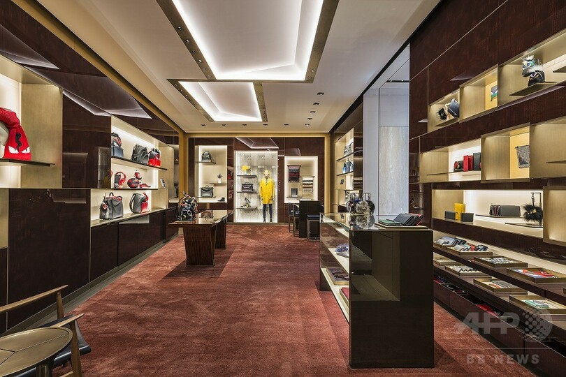 「フェンディ」、ローマ本店のリニューアルイベントを開催