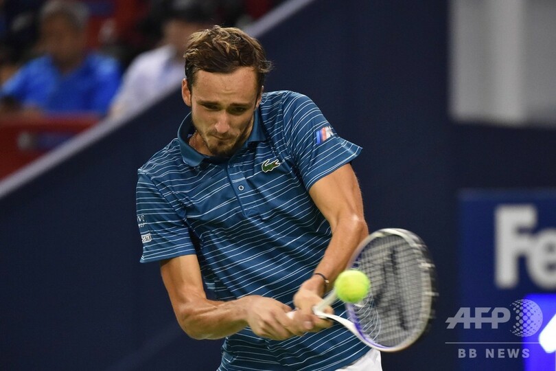 メドベージェフが上海マスターズ制覇、ズベレフを圧倒