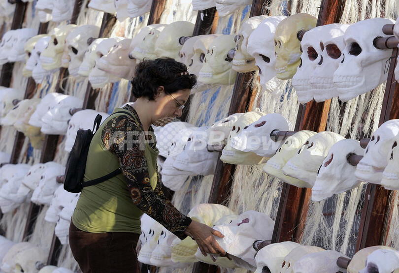 死者の霊を慰めるカトリックの万霊節、メキシコ市