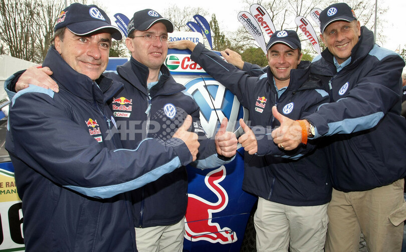 中欧ラリーの参加者が車検に臨む