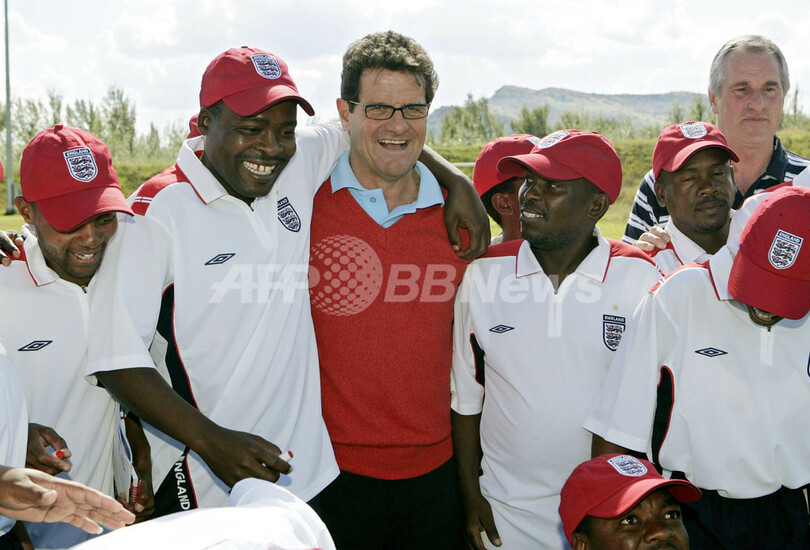 カペッロ監督 レソトで子供たちの練習を視察