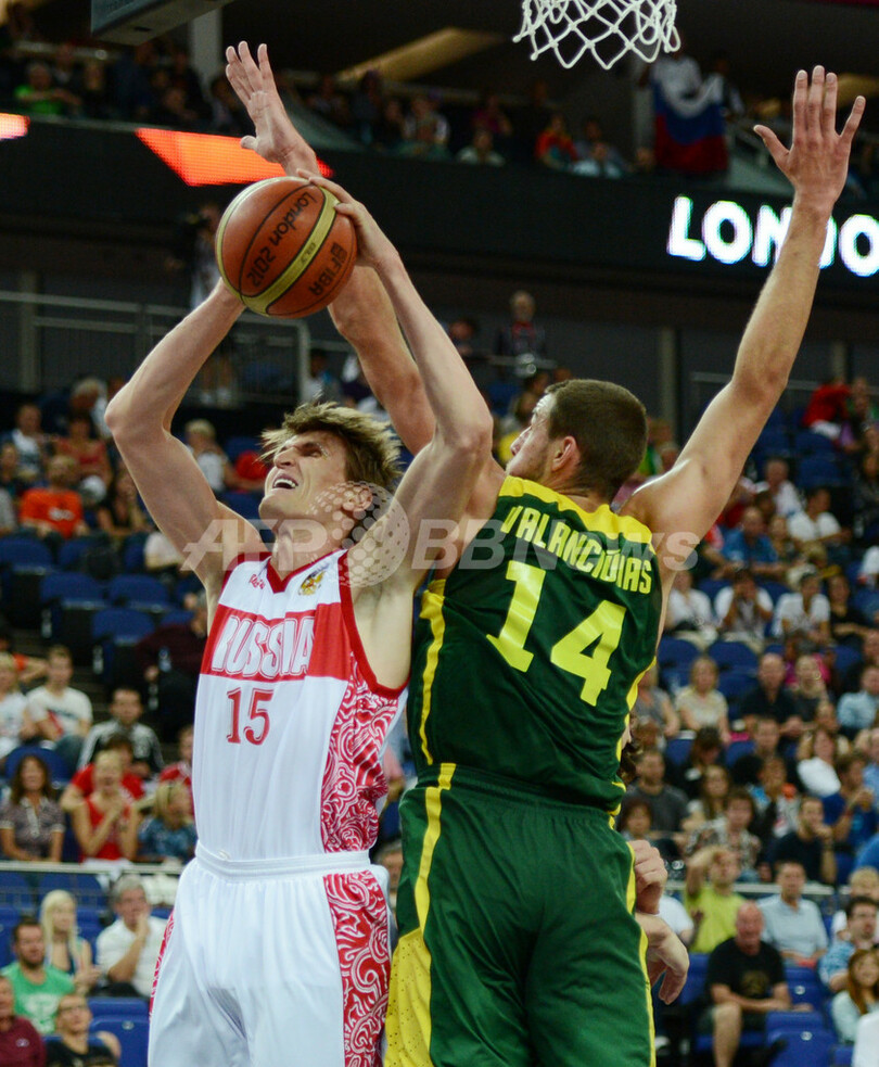 ロシアがリトアニアを下し準決勝へ、男子バスケットボール