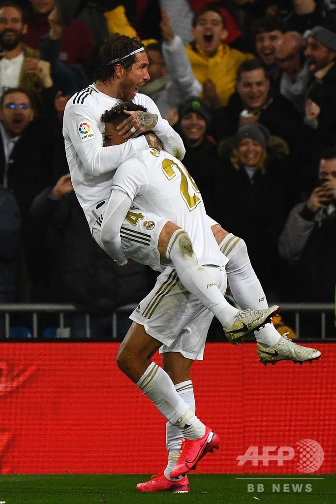 レアルがクラシコ制し首位再浮上、ジダン監督「タフな1週間だった」