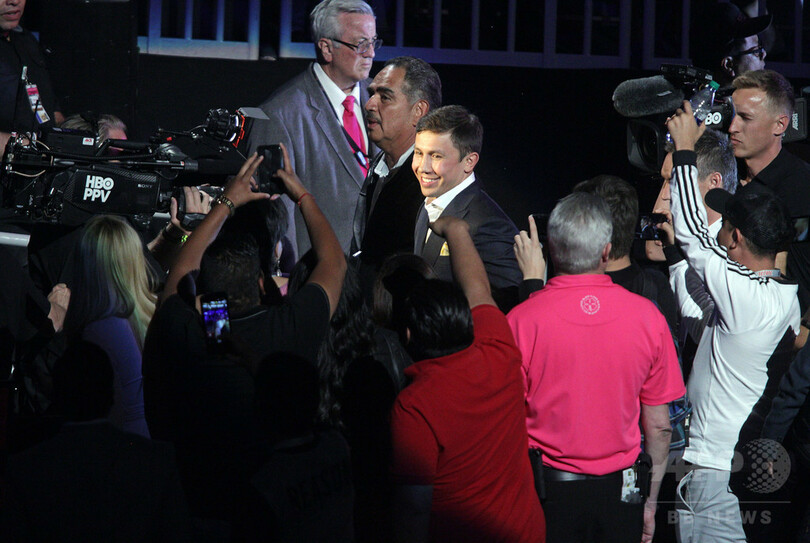 アルバレスがノンタイトル戦で圧勝、次戦はゴロフキンと